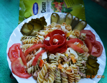 salata,makarone,obrok,testenine,povrće
